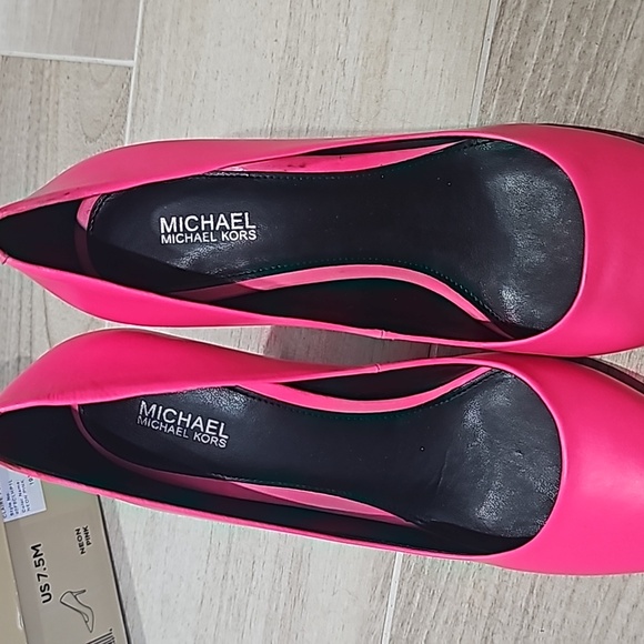 Michael Kors Neon Pink Pumps - Picture 4 of 4
